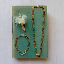 Load image into Gallery viewer, Oval Link Statement Chain Bracelet