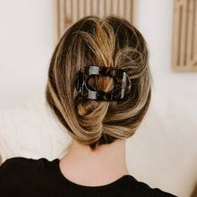 Load image into Gallery viewer, TELETIES Tortoise Flat Round Hair Clap