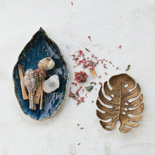 Load image into Gallery viewer, Decorative Stoneware Leaf Shaped Plate/Platter
