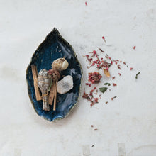 Load image into Gallery viewer, Decorative Stoneware Leaf Shaped Plate/Platter