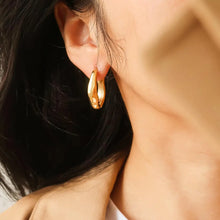 Load image into Gallery viewer, Darcy 18K Gold Non-Tarnish Oval Hoop Earring
