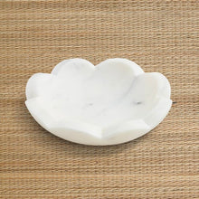 Load image into Gallery viewer, Marble Scallop Dish
