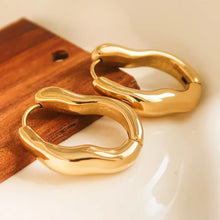 Load image into Gallery viewer, Darcy 18K Gold Non-Tarnish Oval Hoop Earring

